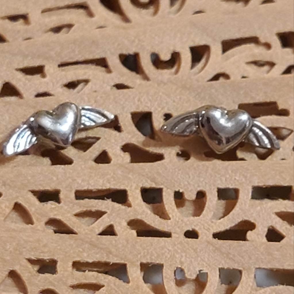 Ladies Studded Earrings For Sale